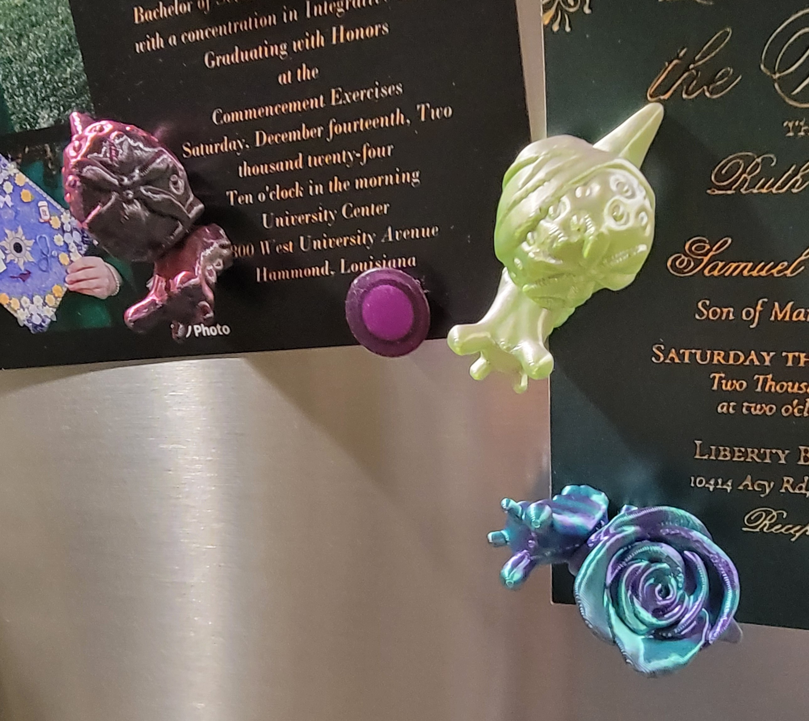 Articulated strawberry snail, silk PLA, red with green top