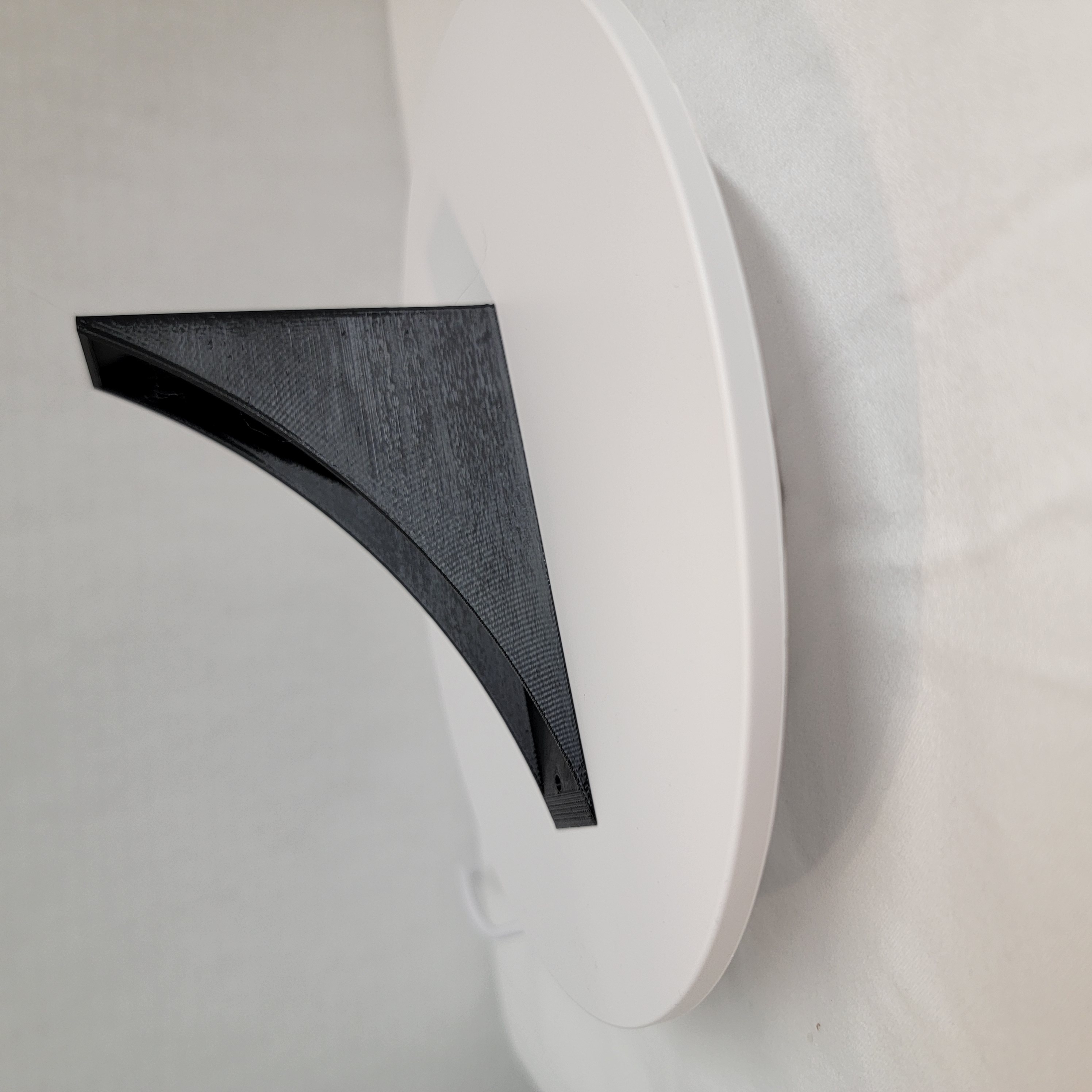 4 inch gutter bracket with 5.5 inch radius – stability for curved sections